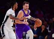 开云体育中国官网-关于鹈鹕完胜马刺，东契奇刷新纪录的信息