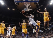 开云平台-那不勒斯黄与哥伦比亚蓝的夹缝中，黄喜灿用一脚踢碎唯一性的迷思