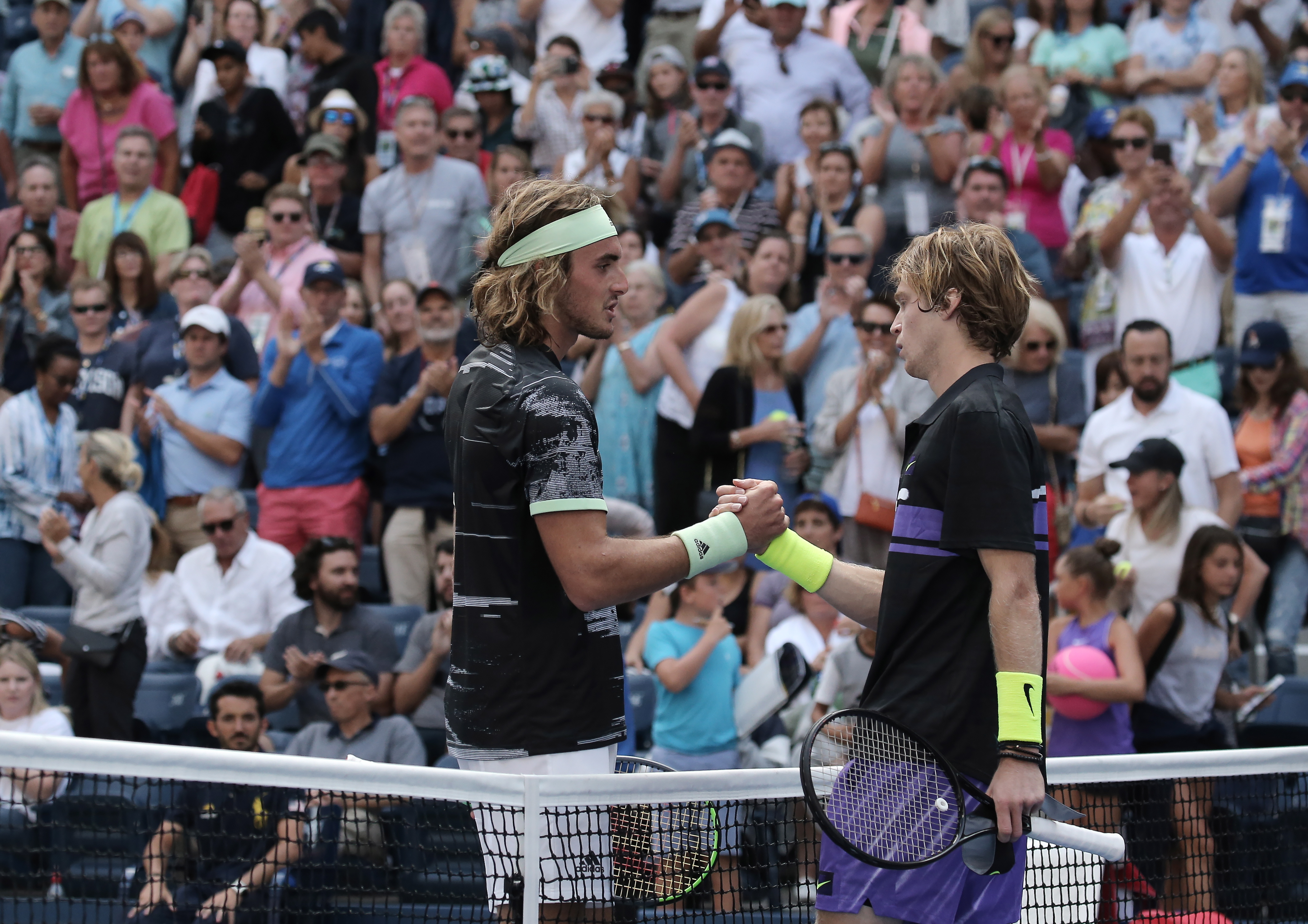 英国网球队强势意大利网球队，西西帕斯统治全场