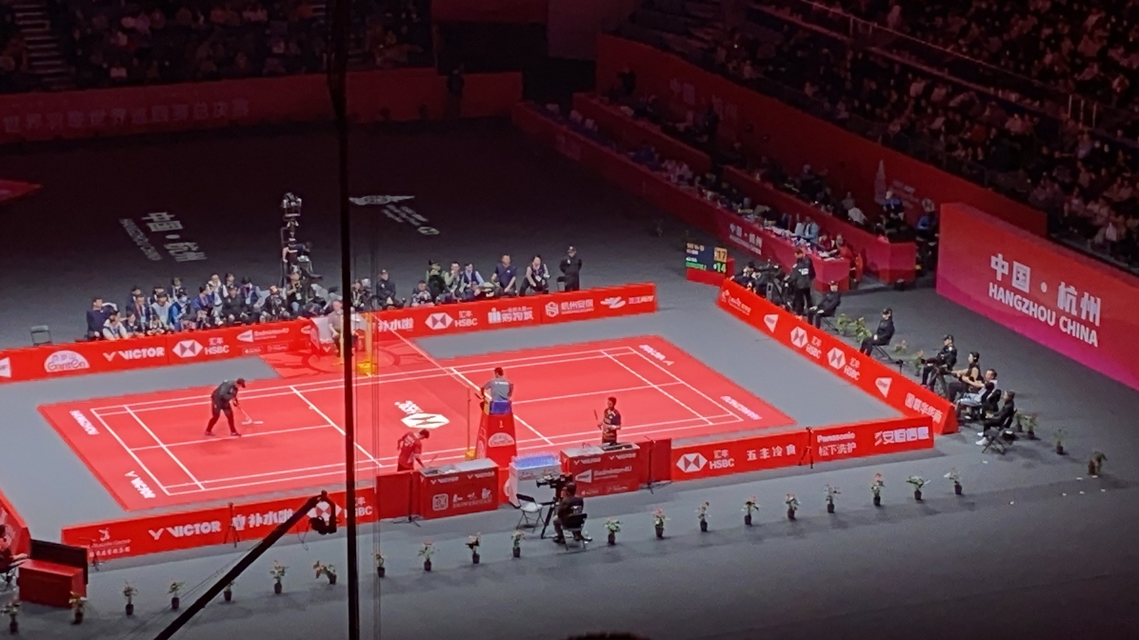 包含英格兰羽毛球队鏖战印尼羽毛球队，马琳惊艳世界的词条