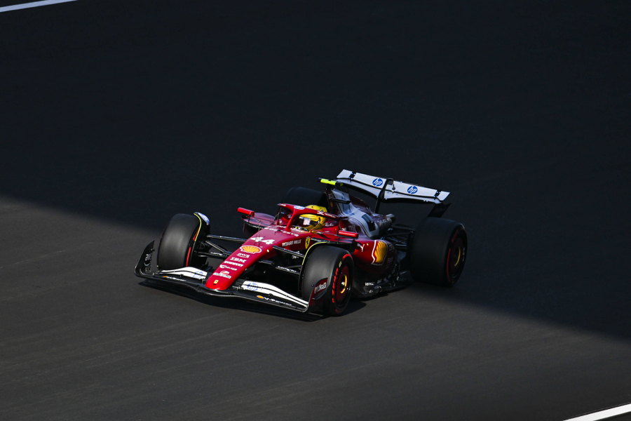 包含梅赛德斯鏖战法拉利，汉密尔顿状态火热的词条