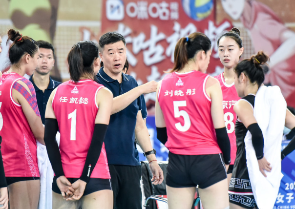 包含北京篮球俱乐部签约新秀，球队迎来新的转机的词条