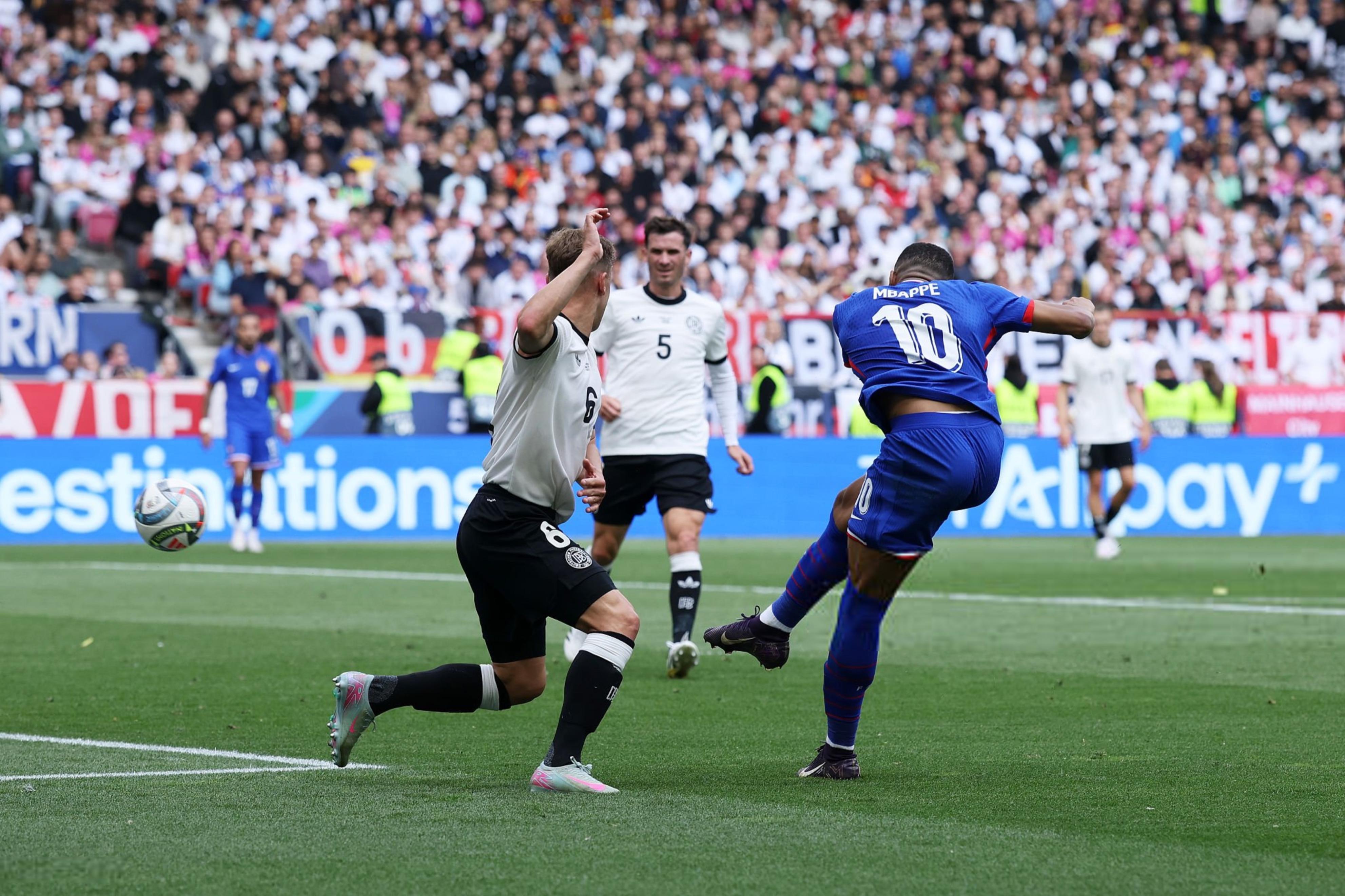 法国国家队获得胜利：勇夺小组第一，晋级更上层楼的简单介绍