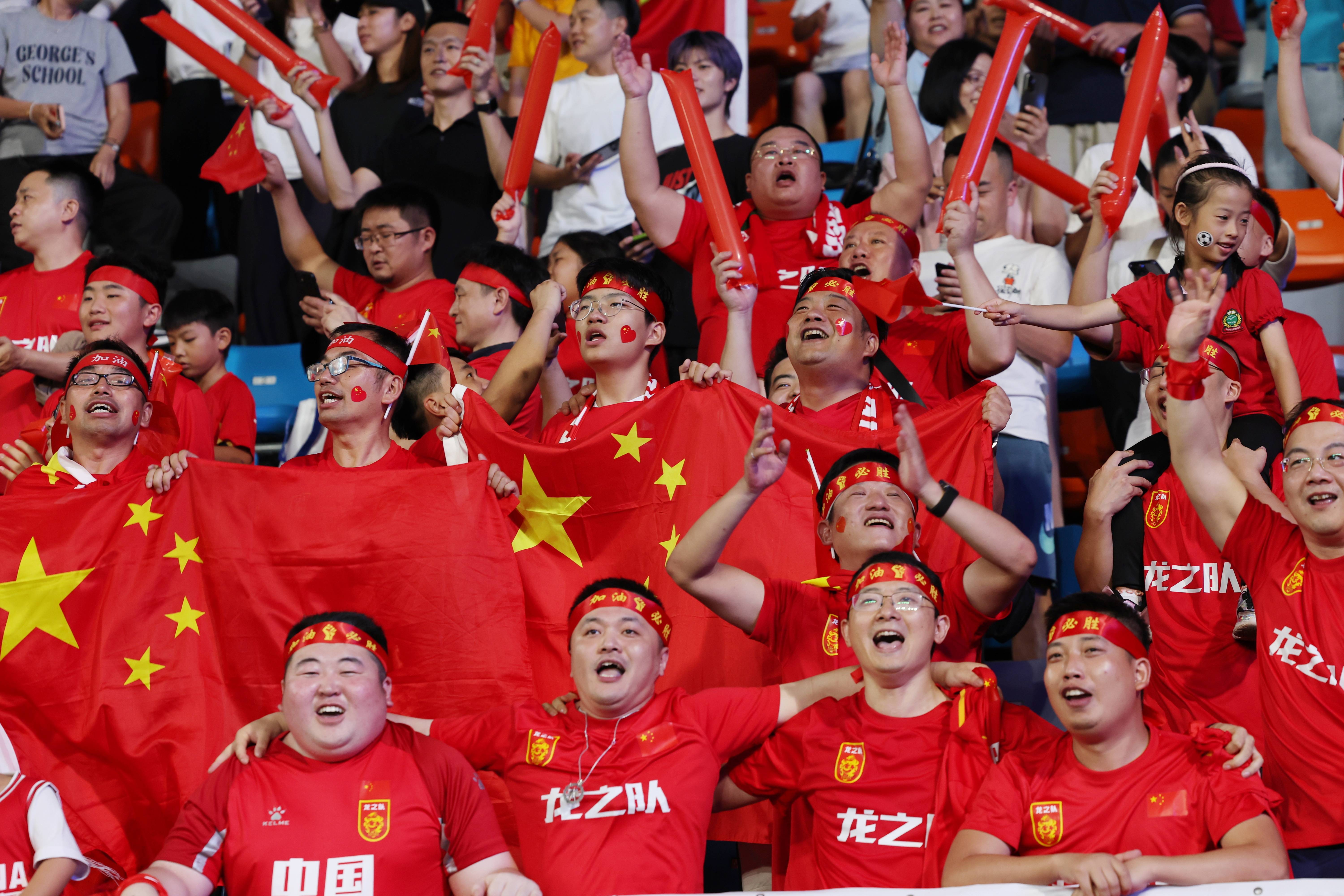 中国女足斩获国际赛一连胜赛后欢呼合影的简单介绍