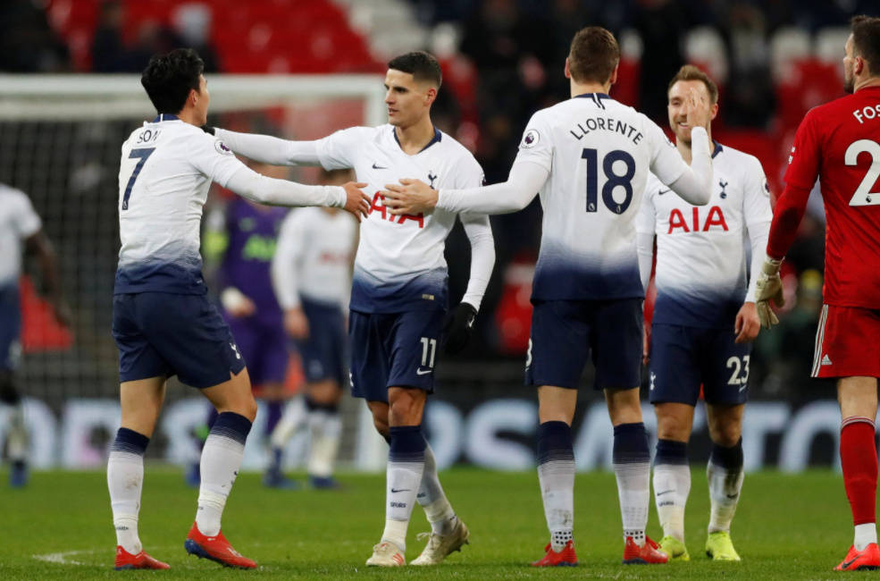 包含热刺战平南安普顿，英超竞争激烈胶着的词条