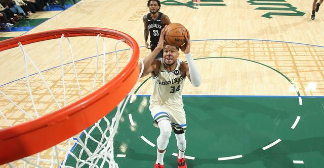 关于篮网横扫雄鹿，字母哥完成帽子戏法的信息