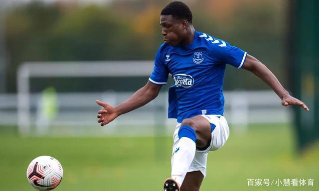 包含伯恩利球员戴维斯突然备受瞩目,成为球迷关注焦点的词条