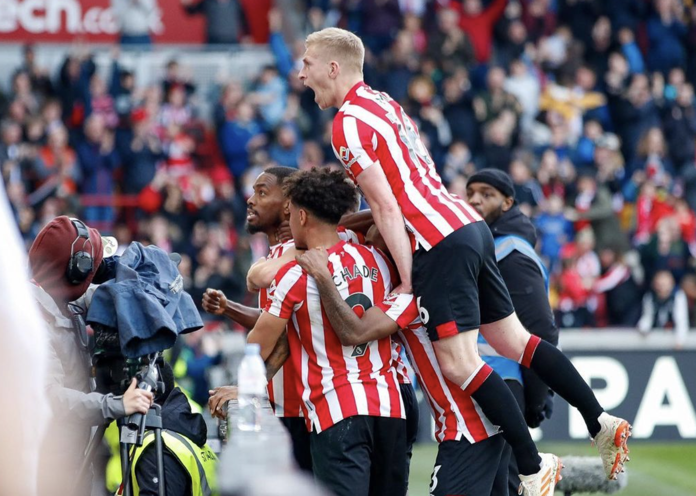 罗马险胜哥伦比亚，托尼带队取胜