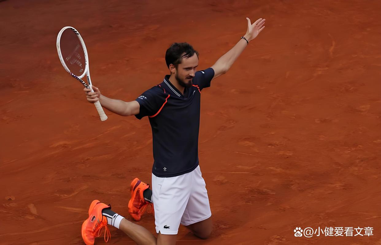 年终总决赛绝杀法网，梅德韦杰夫扛起全队