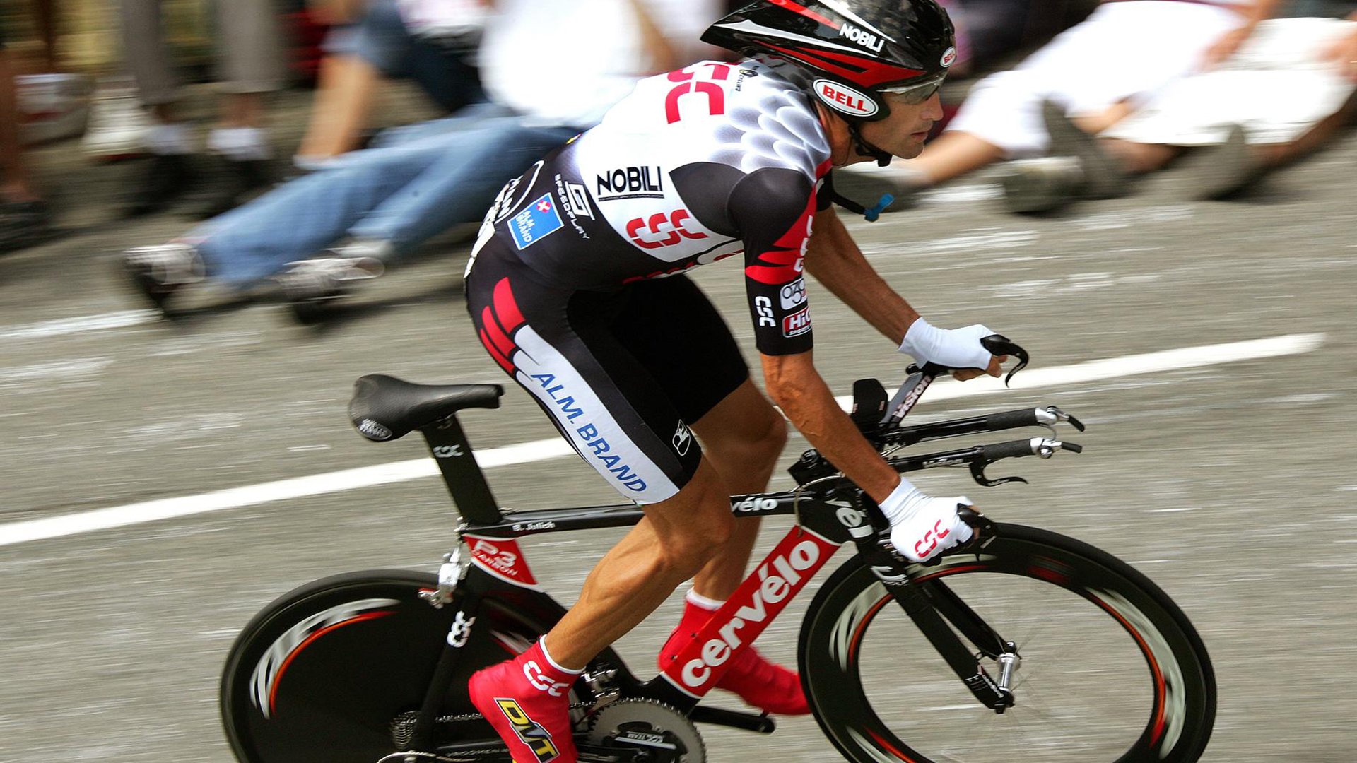 布伦森爆发,广东队单节拉开猛龙,当NBA与CBA的龙虎斗隔空对话