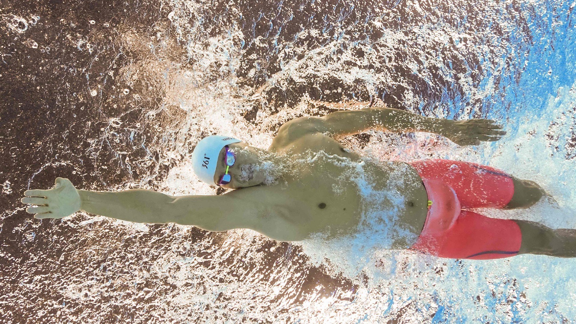 赛道上的心跳时刻，雷诺险胜梅赛德斯，诺里斯状态火热改写格局